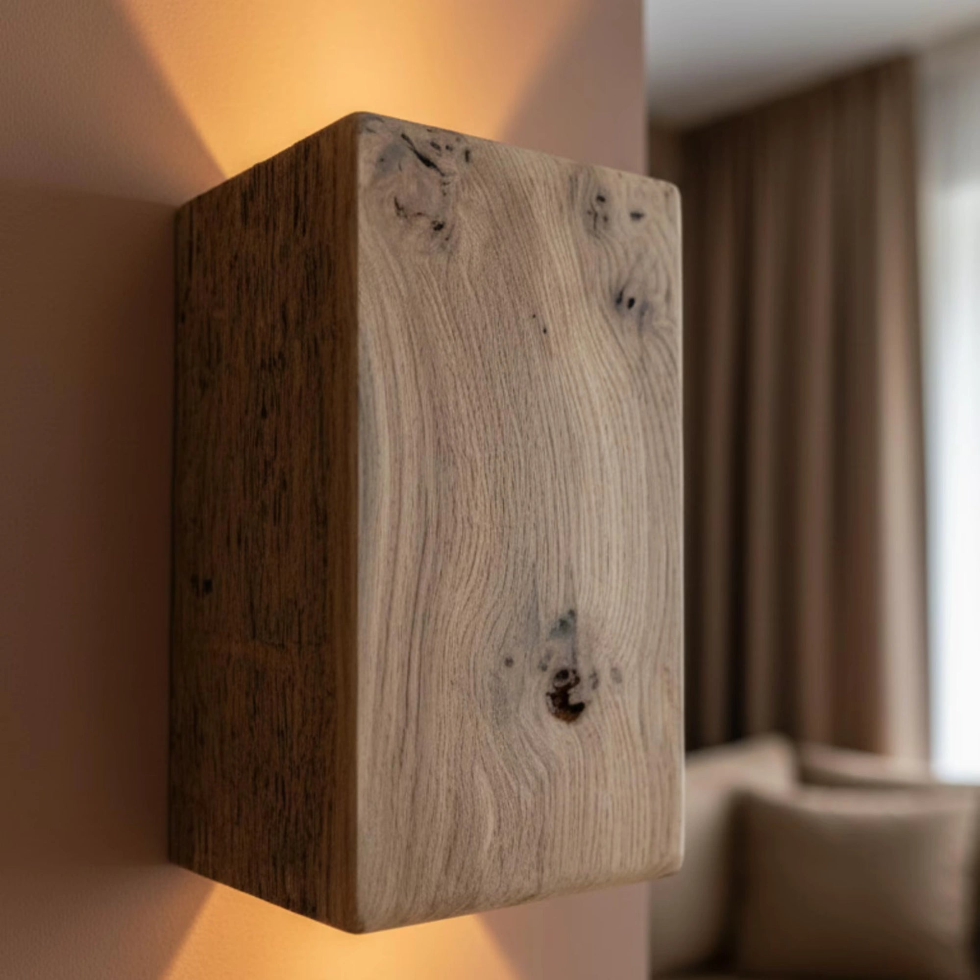  The sanded surface brings out the natural grain of the oak.
