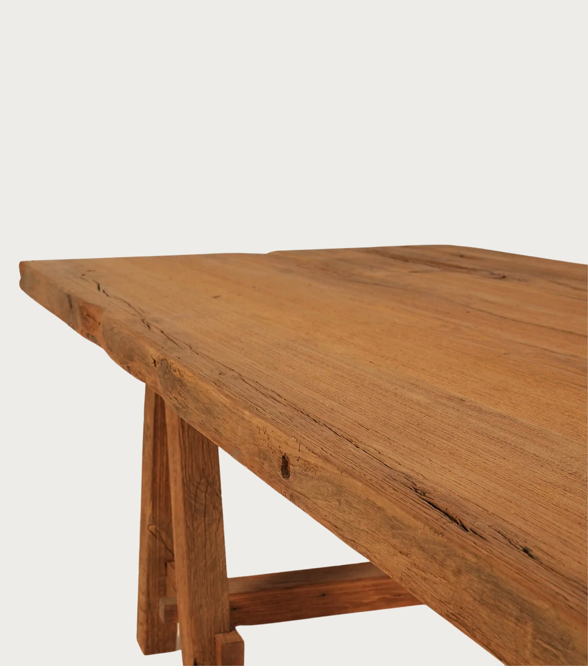 Agora Reclaimed Oak Dining Table – detail of the top and leg
