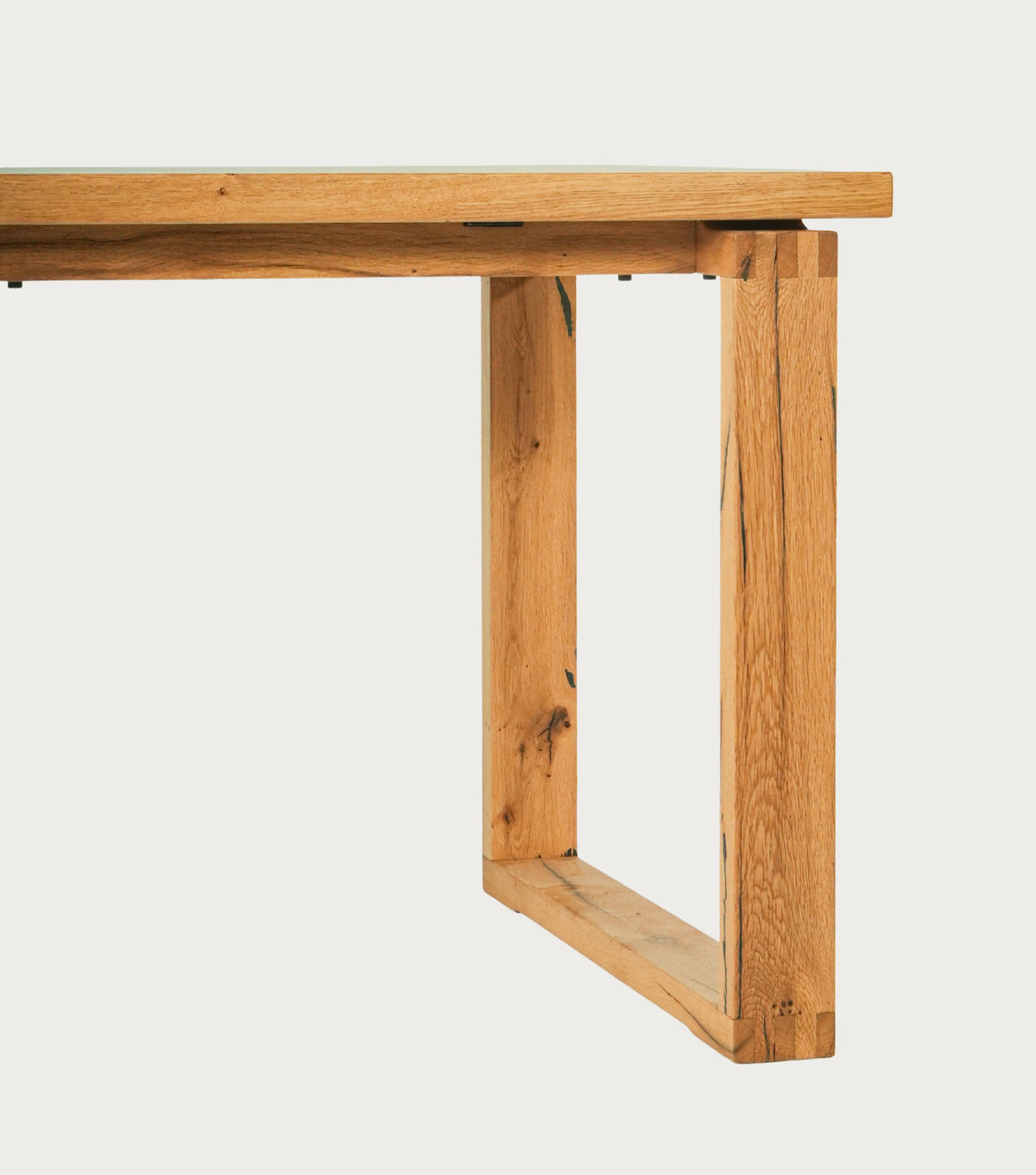 Doque Reclaimed Oak Dining Table – detail of the frame leg and top