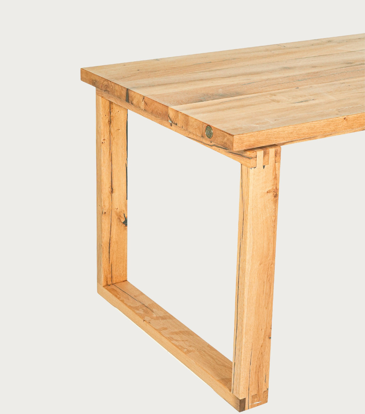 Doque Reclaimed Oak Dining Table – corner detail of the joinery
