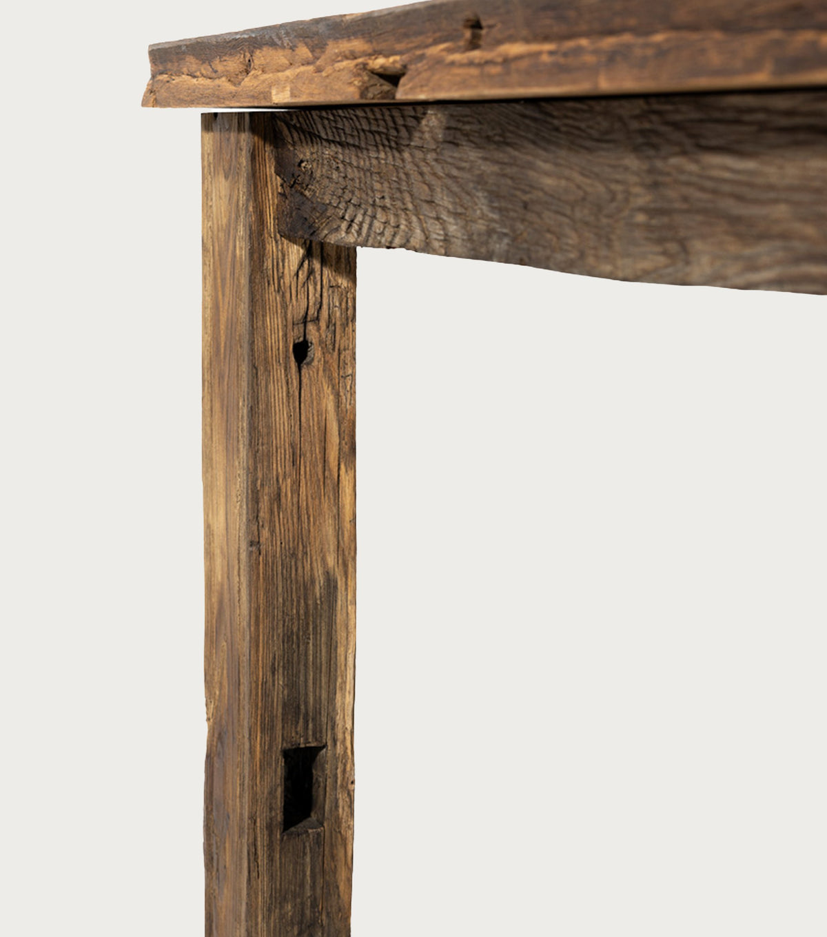 Hespera Reclaimed Oak Dining Table – corner detail of the leg and apron