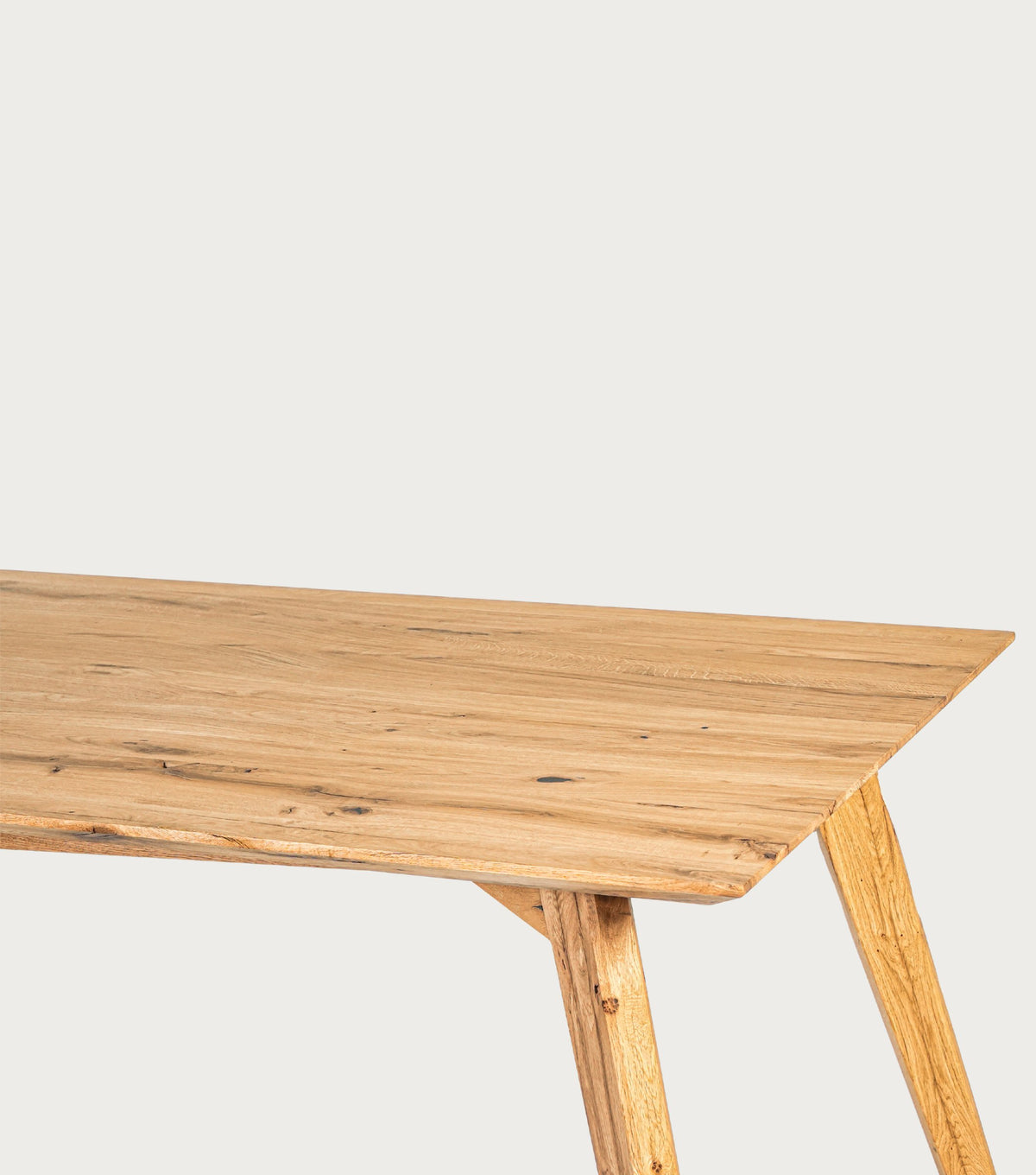Mariner Reclaimed Oak Dining Table – detail of the top edge and tapered leg