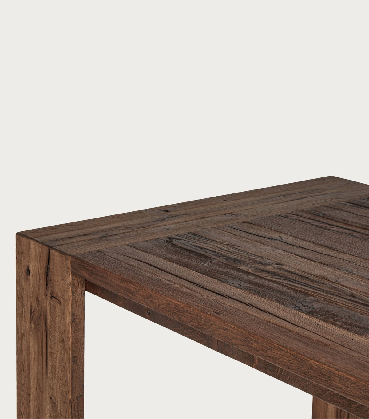 Sardis Reclaimed Oak Dining Table – corner close-up from above