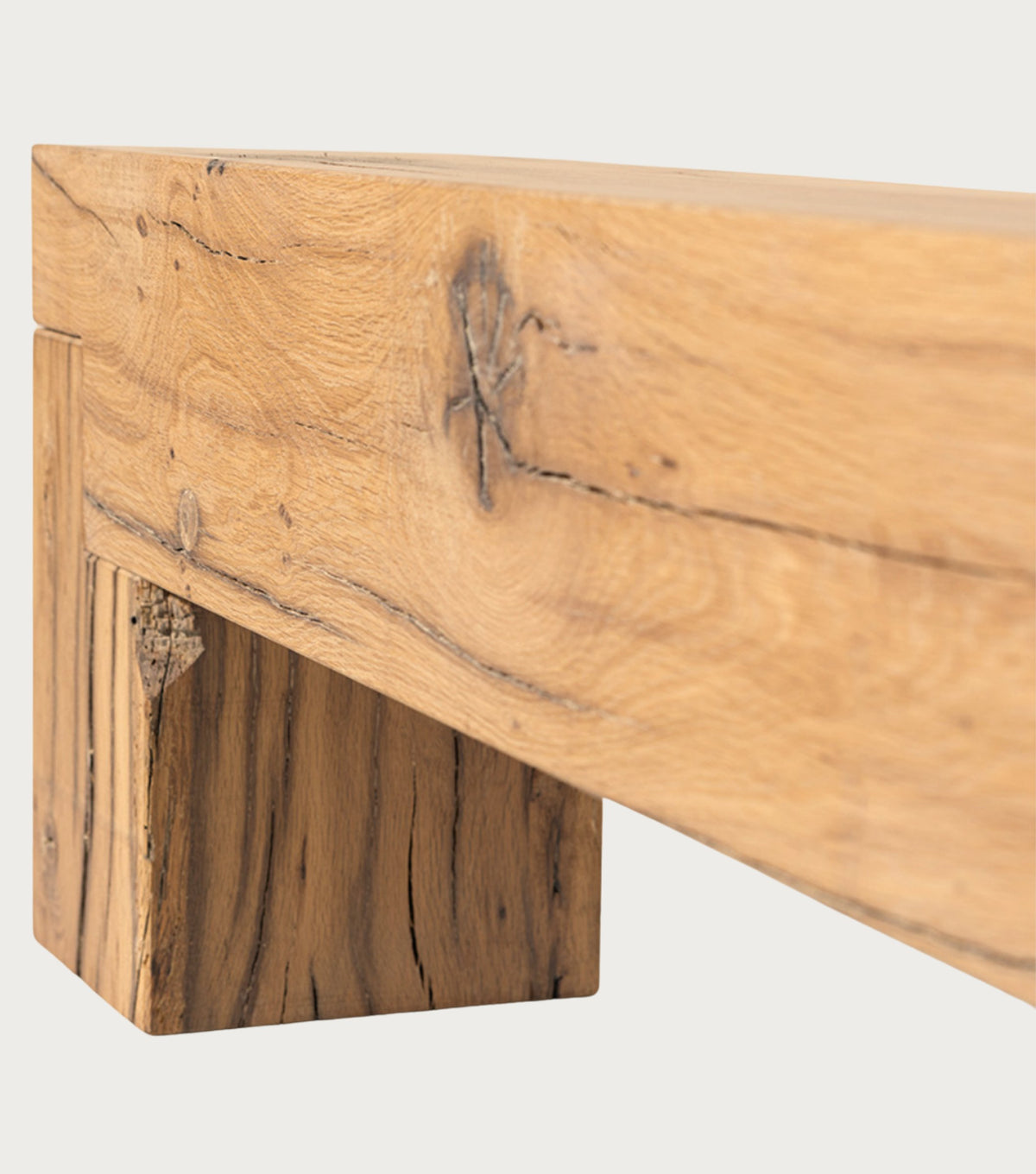 Sella Reclaimed Oak Bench – close-up of the beam seat and block leg