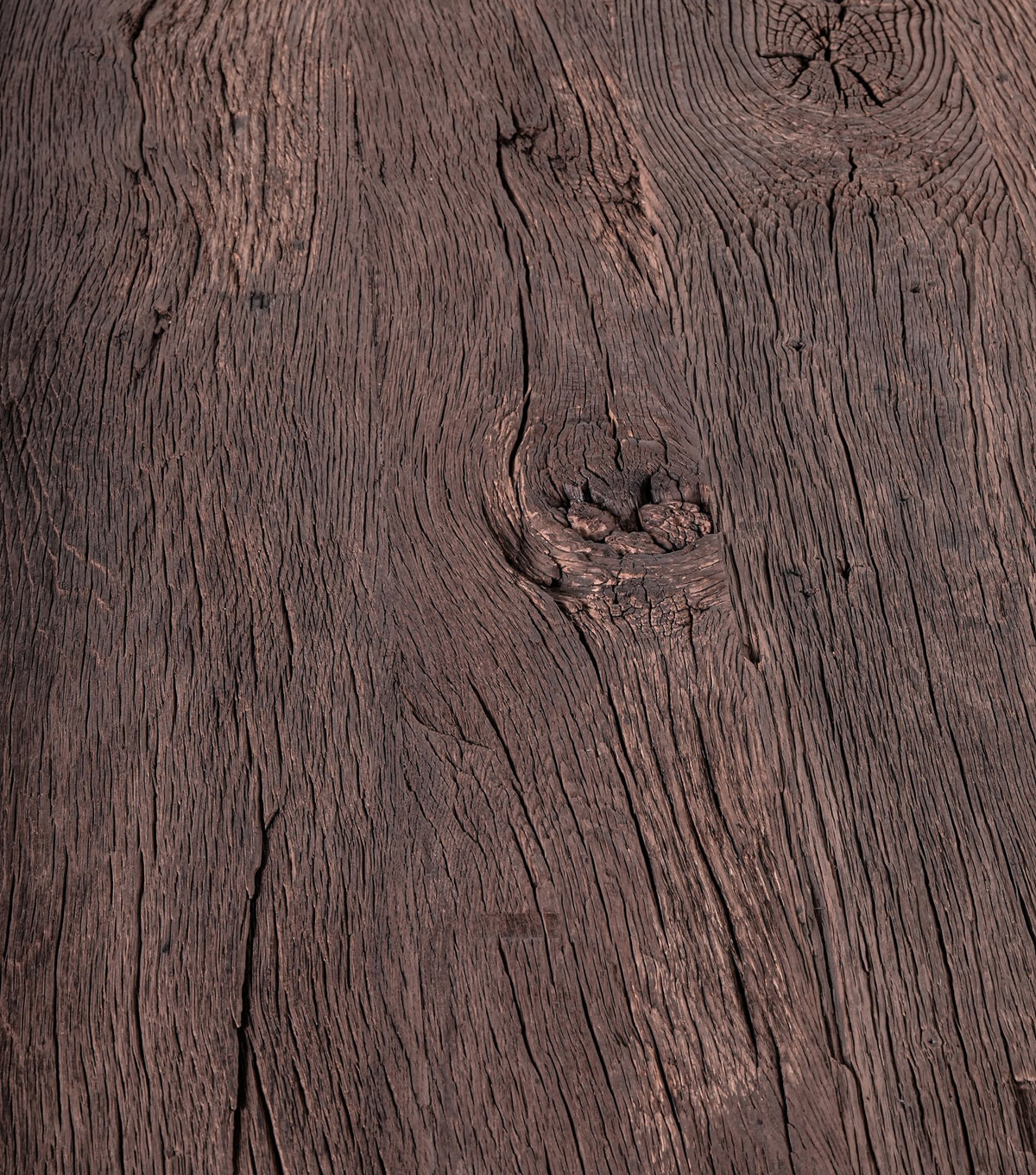 Thebes Reclaimed Oak Dining Table – close-up of the deeply textured top