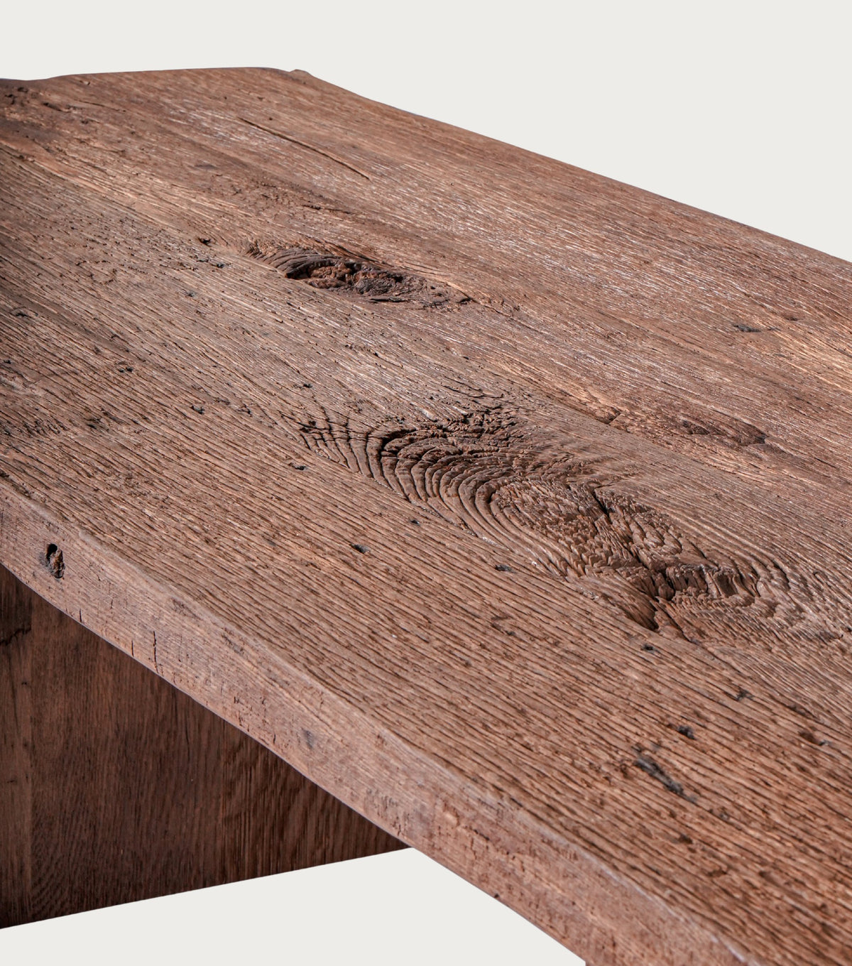 Thebes Reclaimed Oak Dining Table – close-up of a knot in the top