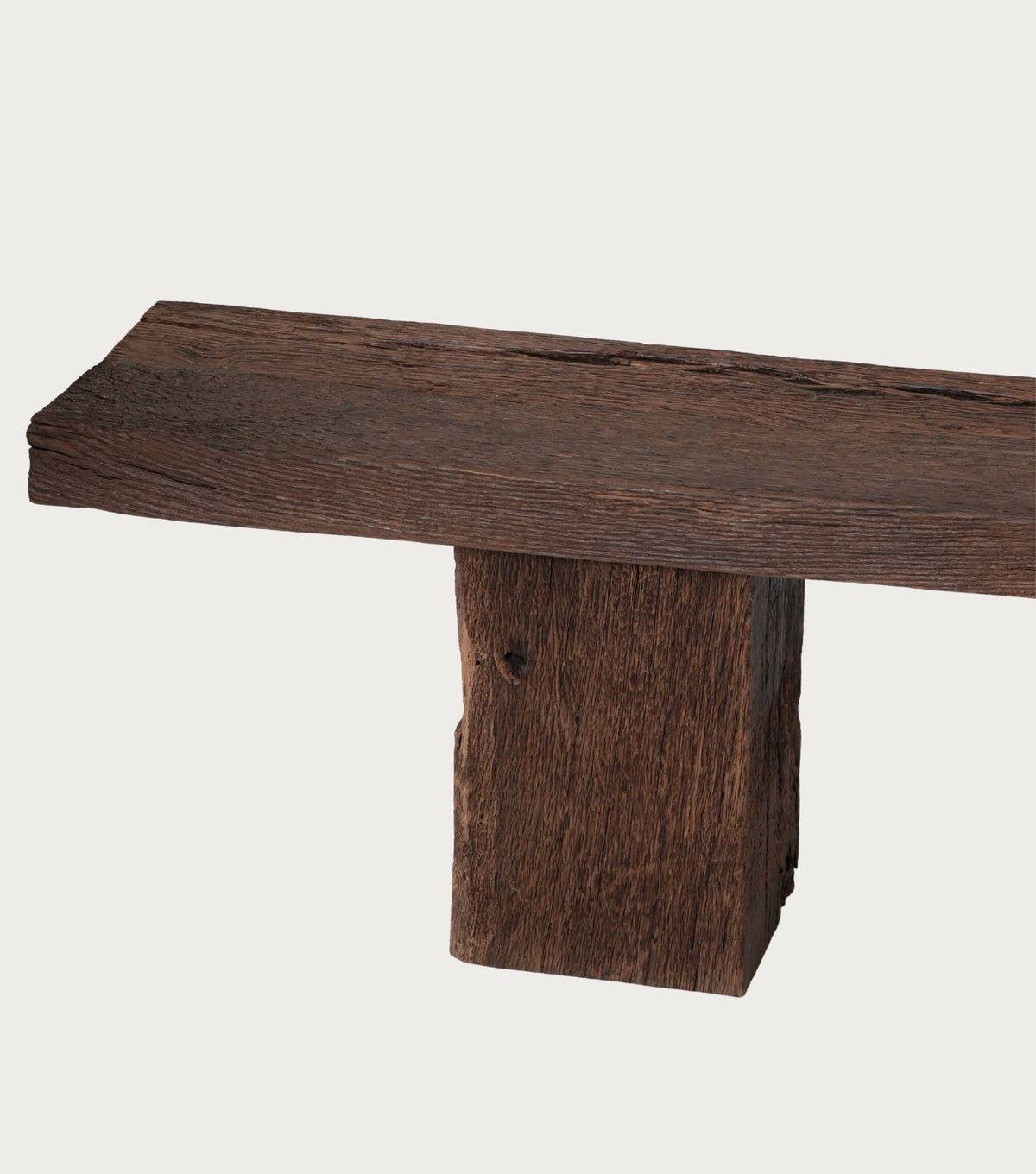 Trabes Reclaimed Oak Bench – detail of the seat and block post