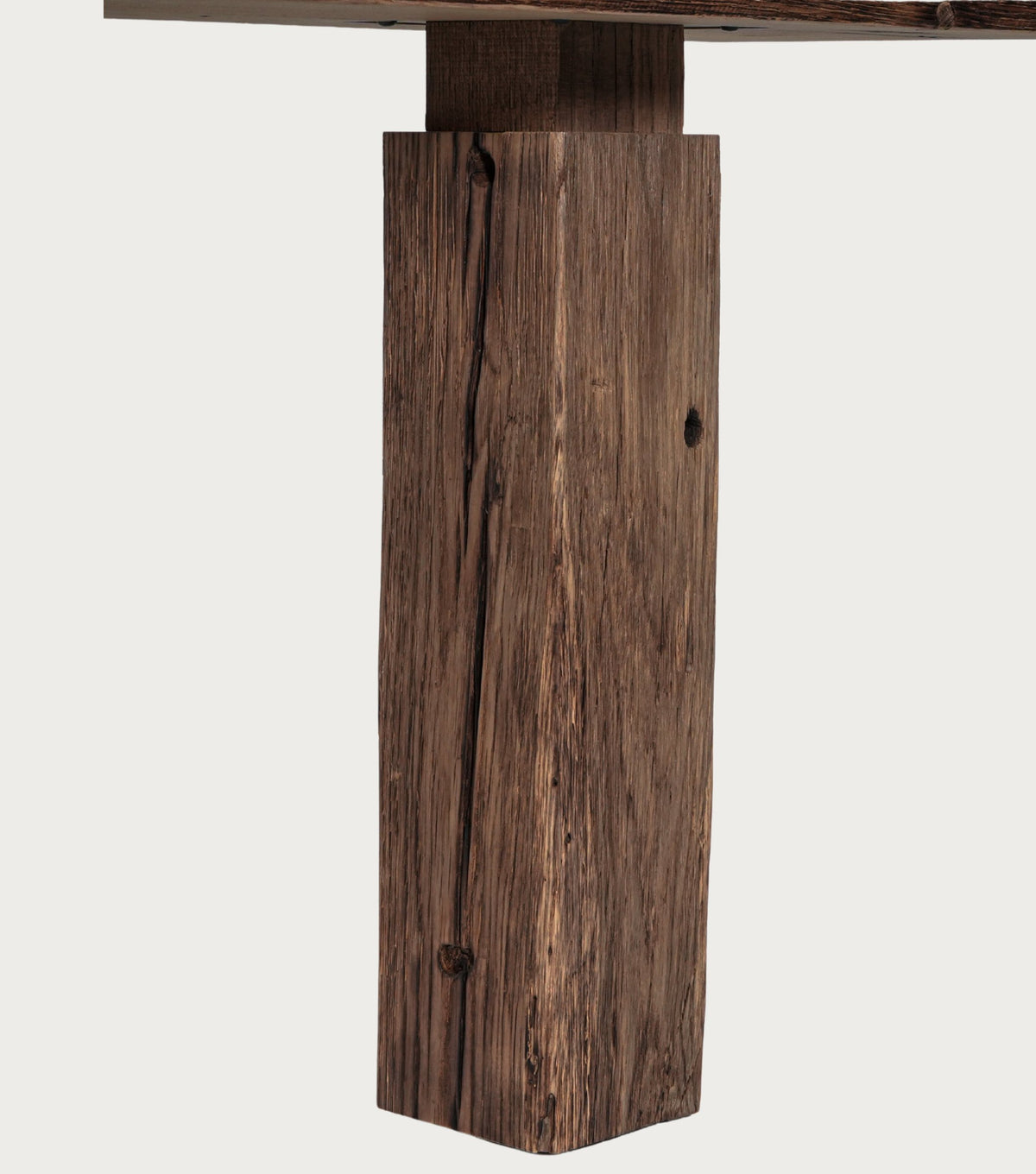 Trabes Reclaimed Oak Console Table – close-up of a beam post